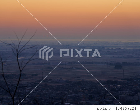 群馬県太田市金山新田神社からの朝焼け 134855221
