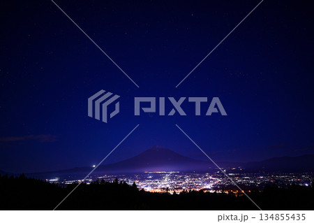 富士山と御殿場市内の夜景② 富士山と御殿場市内の夜景② 134855435