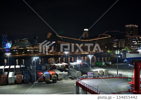 都市風景　夜の神戸港　神戸ベイエリア 134855442
