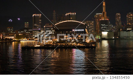都市風景　夜の神戸港　神戸ベイエリア 134855450