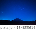 富士山の冬の夜空（オリオン座）② 134855614