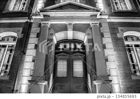 ライトアップ　三菱一号館美術館　丸の内最初の洋風建築の復元　新聞広告用 134855693