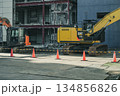 重機と解体工事現場 134856826