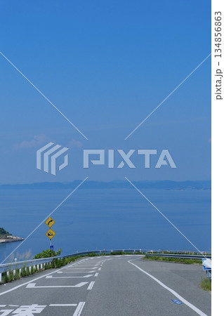 海の見える坂道 134856863