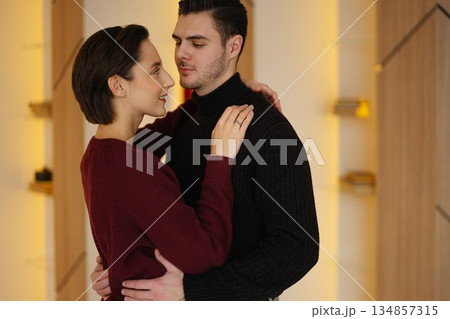 Couple sharing intimate moment in modern indoor space during daytime 134857315