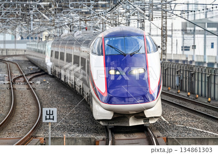 入線してくる東北山形新幹線E3系 入線してくる東北山形新幹線E3系 134861303