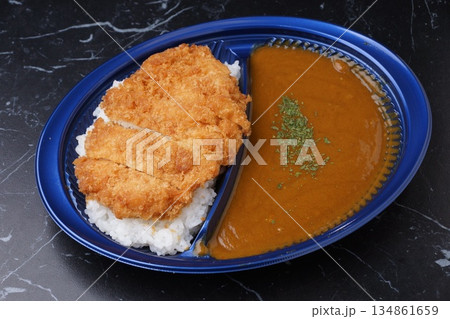 カツカレー弁当 カツカレー弁当 134861659