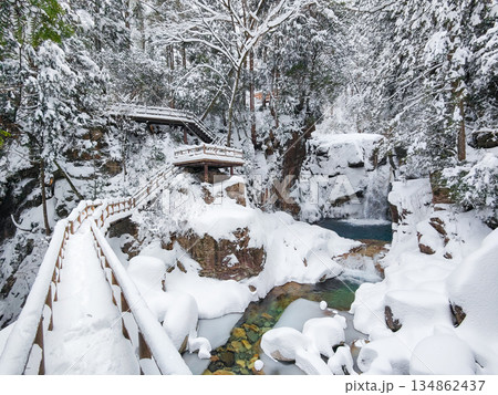 夕森渓谷（冬）：竜神の滝 134862437