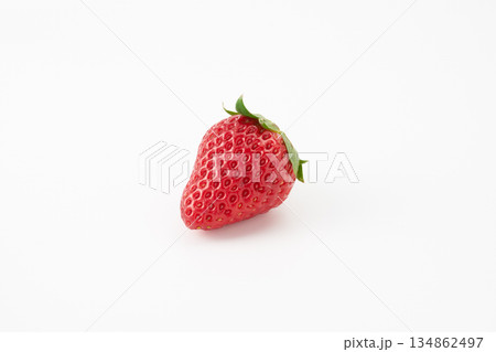 日本の苺のイメージ（紅ほっぺ） 134862497