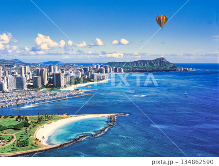 オアフ島ワイキキ上空のの美しい景観 134862590
