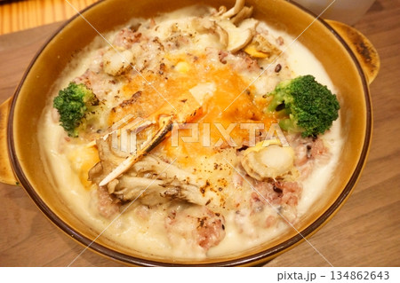 ホタテとカニとブロッコリーのグラタン ホタテとカニとブロッコリーのグラタン 134862643