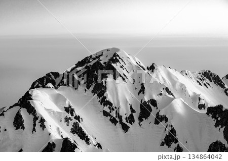 モルゲンロートの剱岳(別山北峰からの景色) 残雪期の北アルプス立山・別山登山 新聞広告用 モルゲンロートの剱岳(別山北峰からの景色) 残雪期の北アルプス立山・別山登山 新聞広告用 134864042