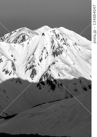 別山乗越から見るモルゲンロートの奥大日岳と大日岳 残雪期の北アルプス立山・別山登山 新聞広告用 別山乗越から見るモルゲンロートの奥大日岳と大日岳 残雪期の北アルプス立山・別山登山 新聞広告用 134864047