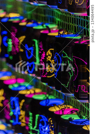 イルミネーション　空き缶　子供　イラスト　SDGs リサイクル　エコ　明かり 134864495