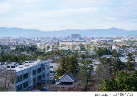 秋の京都・東山の永観堂 134864712