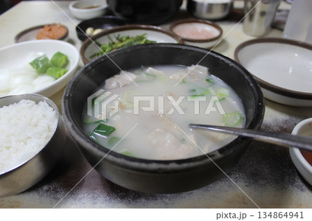 韓国釜山観光BESTスポット、韓国のマチュピチュ甘川文化村、海鮮サムギョプサル 134864941