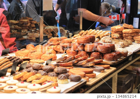 北米を代表する多文化都市バンクーバーのおすすめ観光スポット、スタンレーパーク他、プーティンポテト 134865214