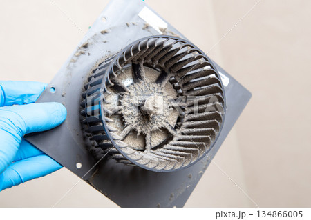換気扇に付着した汚れ ホコリ カビ 換気扇に付着した汚れ ホコリ カビ 134866005
