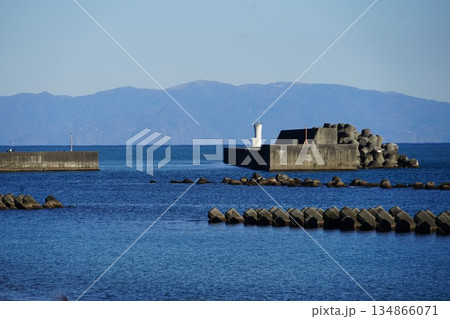 静岡県静岡市駿河区の用宗海岸周辺の風景 134866071