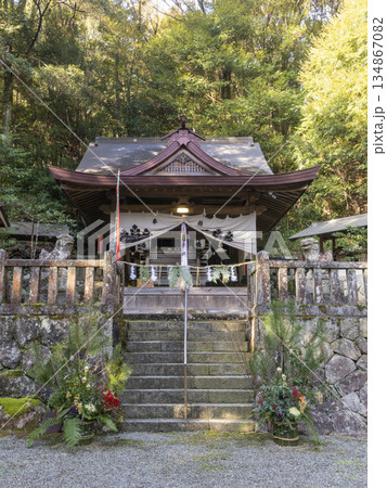 門松が飾られた神社 門松が飾られた神社 134867082