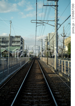 夕暮れの京成金町線　単線の線路 134867390