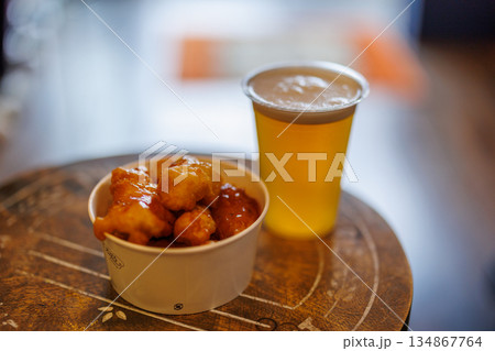 湯布院のおいしいたこ焼きとビール 134867764