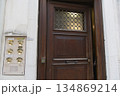 アパートの呼び鈴ボタン アパートの呼び鈴ボタン 134869214