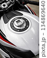 バイクの給油口 134869640