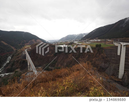 山の中の大きな橋 山の中の大きな橋 134869880