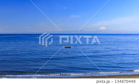 三浦半島の黒崎の鼻と三戸浜と富士山 三浦半島の黒崎の鼻と三戸浜と富士山 134870449
