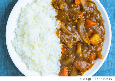 家庭的なカレーライス 134870635