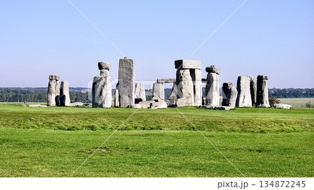 イギリスのソールズベリーにあるストーンヘンジ 134872245