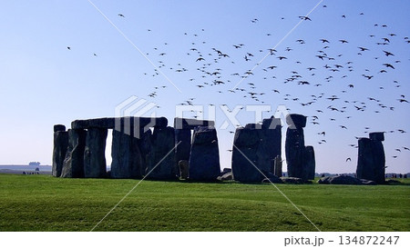イギリスのソールズベリーにあるストーンヘンジ イギリスのソールズベリーにあるストーンヘンジ 134872247