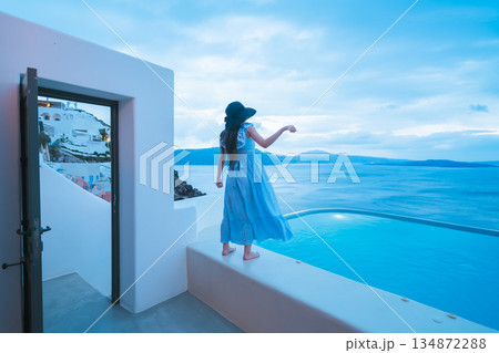 サントリーニの美しい海と風景 134872288