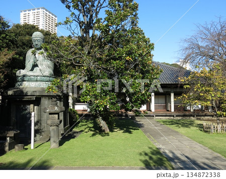 台東区谷中の天王寺（本堂・銅造釈迦如来坐像） 134872338