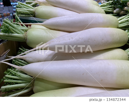 新鮮な大根 134872344
