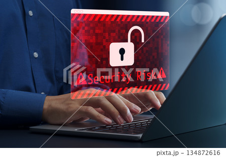 セキュリティリスク。脅威に対する脆弱性。暗号化されていないデータ通信と保存。コンプライアンス違反。ノ セキュリティリスク。脅威に対する脆弱性。暗号化されていないデータ通信と保存。コンプライアンス違反。ノ 134872616