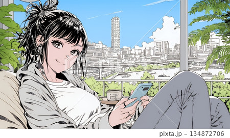 楽しそうにスマホ画面を眺めている若い女性