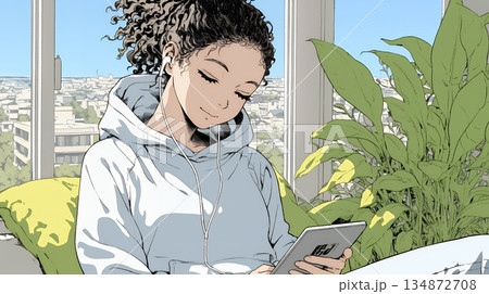 楽しそうにスマホ画面を眺めている若い女性