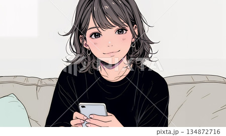 楽しそうにスマホ画面を眺めている若い女性