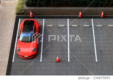 赤いスポーツカー 134873055