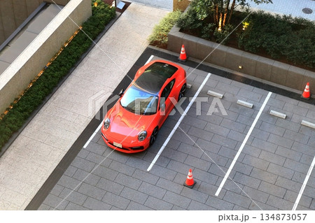 赤いスポーツカー 134873057