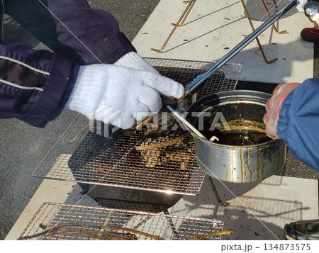 天然ウナギのかば焼き実演販売 天然ウナギのかば焼き実演販売 134873575