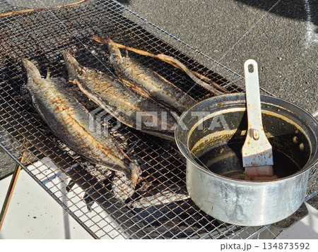 天然ウナギのかば焼き実演販売 134873592