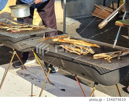天然ウナギのかば焼き実演販売 134873610