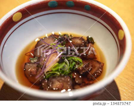 冬の珍味!コリコリ食感の新鮮赤なまこ酢 冬の珍味!コリコリ食感の新鮮赤なまこ酢 134873747