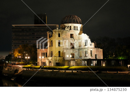 【世界遺産】広島・夜の原爆ドーム(2025年12月撮影) 【世界遺産】広島・夜の原爆ドーム(2025年12月撮影) 134875230