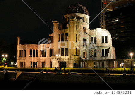 【世界遺産】広島・夜の原爆ドーム（2025年12月撮影） 134875231