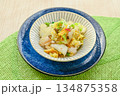 塩昆布で白菜の浅漬け 134875358