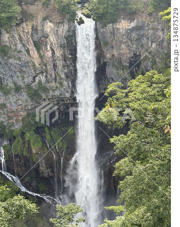 華厳の滝 134875729